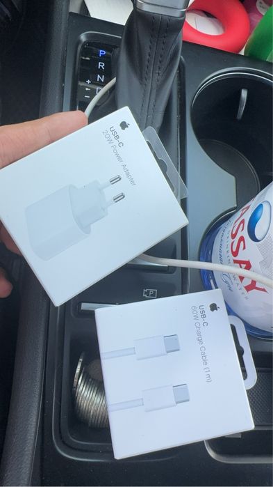 Оригинальные кабель и адаптер питания от Apple