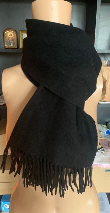 Зимен черен шал  с ресни (фина вълна virgin wool)