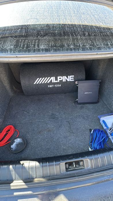 subwoofer alpine + stație alpine