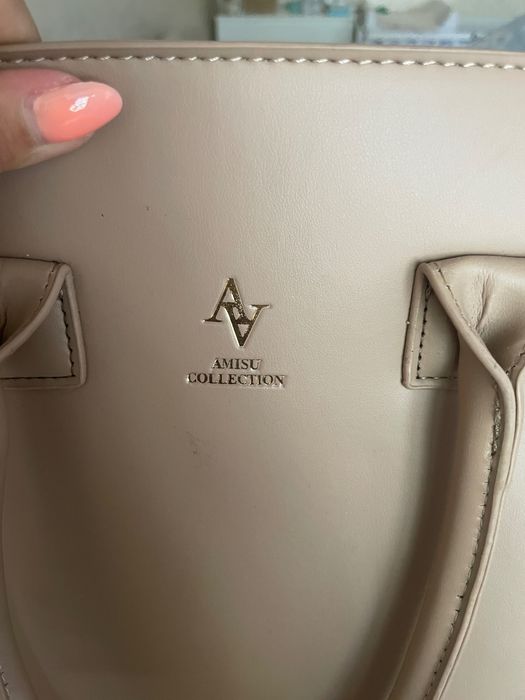 Нова бежова чанта