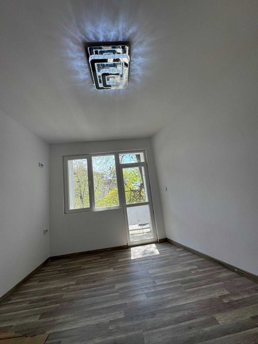 Отремонтиран Тристаен Апартамент за Продажва, гр.Търговише, кв.Идеален Център - снимка 12
