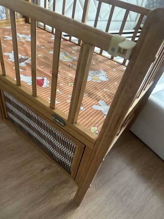 Манеж деревянный с полочками