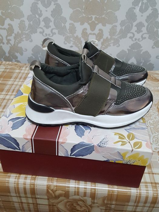 Детские кроссовки для девочки