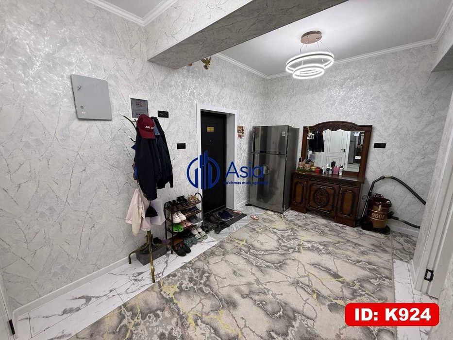 K924 Arzon narxda Media parkdan 3xxona 3etaj kvartira Srochna sotiladi