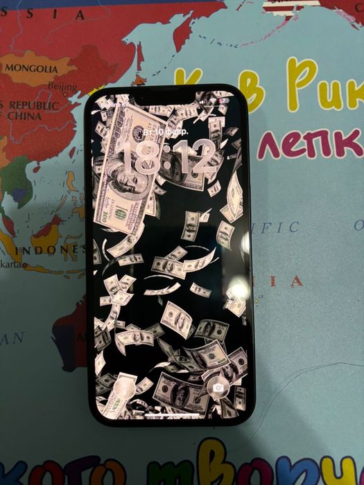 Продам Айфон 13
