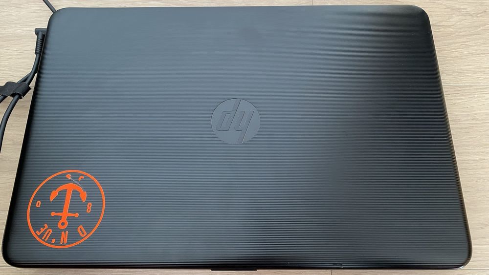 Laptop HP 17,3”- Ecran mare, 8GB RAM, Windows 10-Ideal Office sau Film