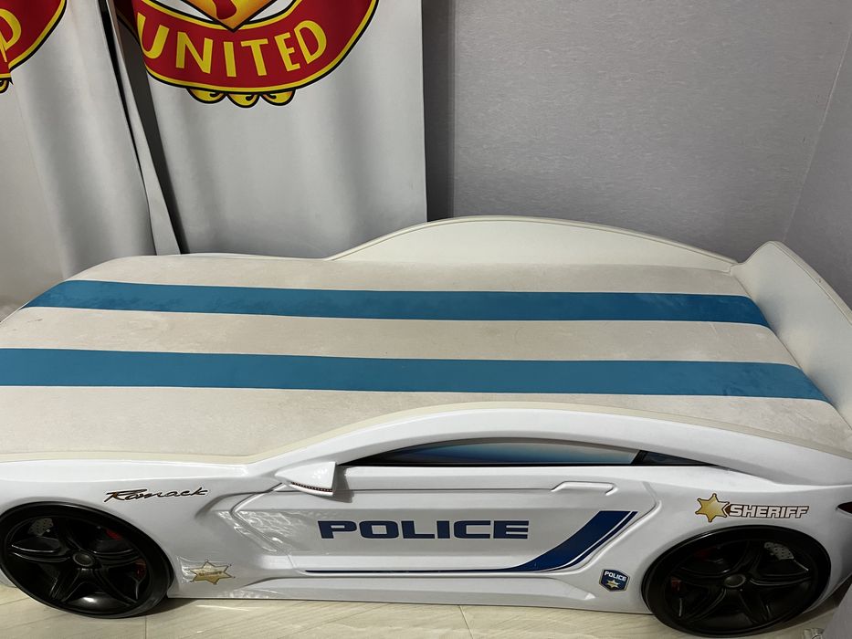 Детская кровать-машинка