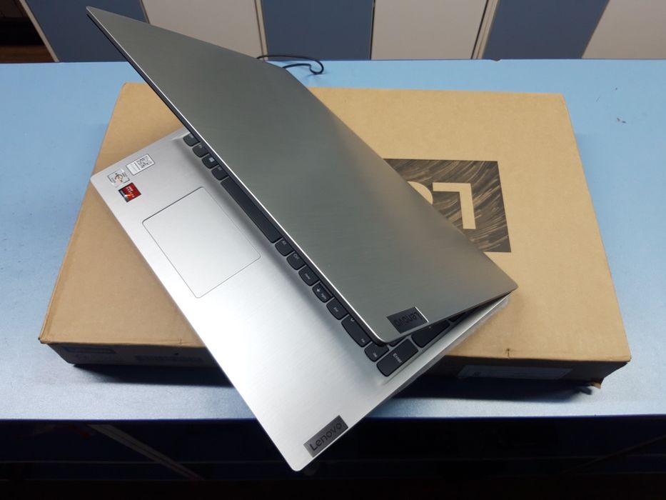 ноутбук lenovo + подарок