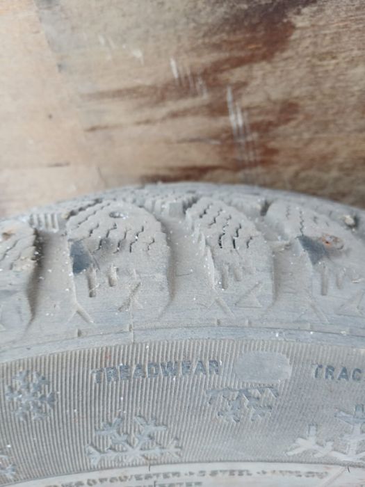 Продам комплект шин