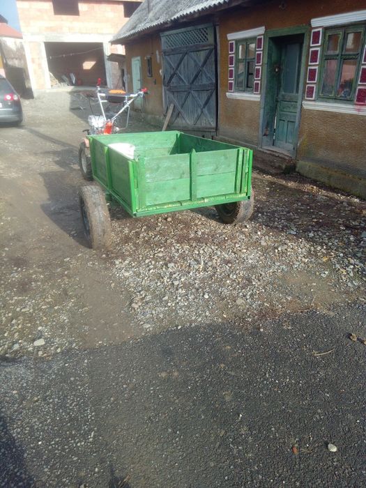 Vand motocultot 15 cai benzina cu remorca