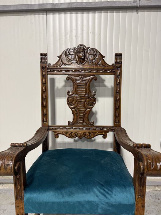 Fotoliu deosebit din lemn masiv, reconditionat