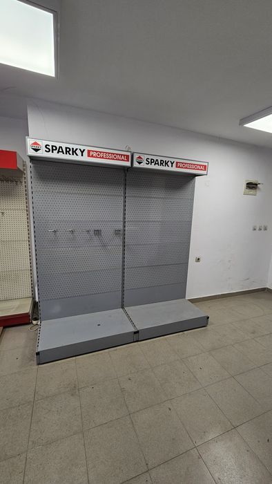 Стелажи с перфориран гръб 1м Х 2м Х 60см