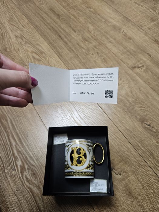 Cana din portelan, 300 ml, Virtus Alphabet B - Versace
