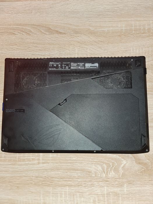 Laptop Gaming ASUS ROG Strix • i7-8750H • GTX 1050 Ti • 16GB RAM