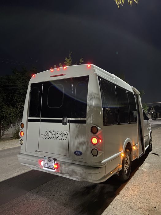 Машина FORD E-350