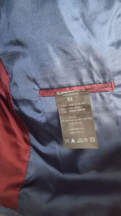 Costum escudo marimea 52 purtat o singura data