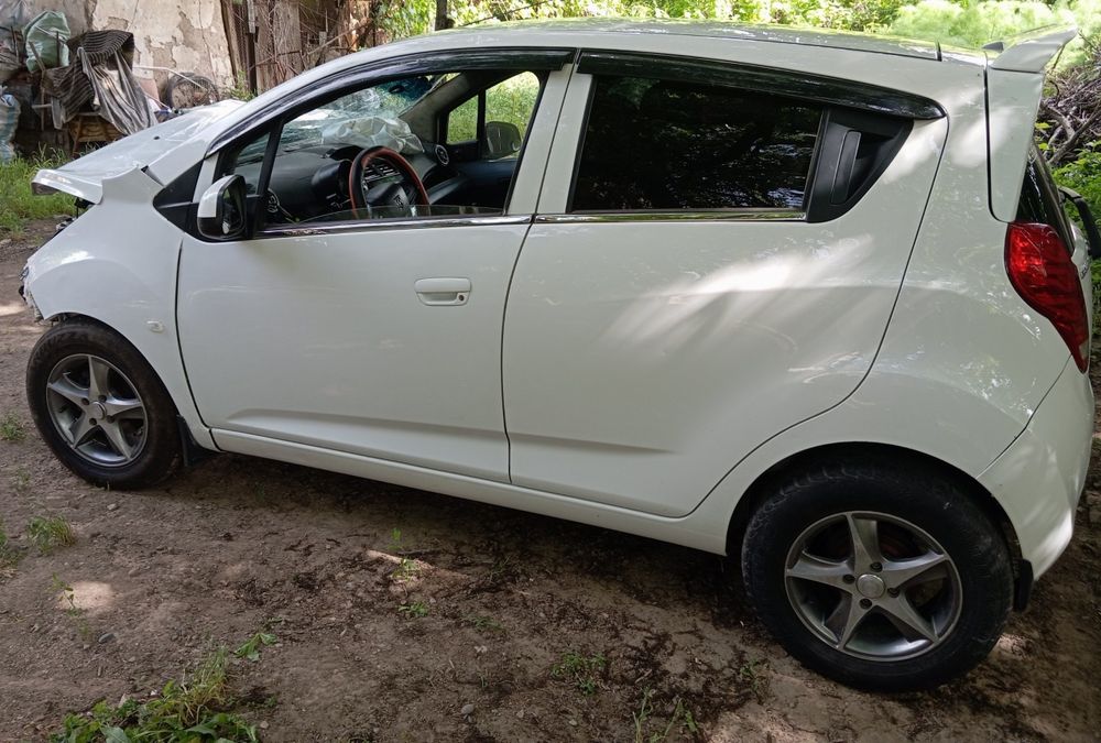 Автомобиль Chevrolet Spark