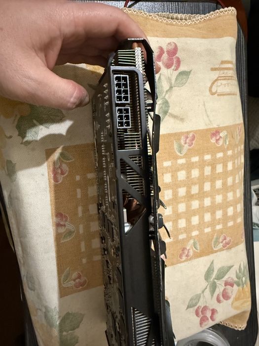 Gigabyte GTX 760 OC 4GB -Conectori video: HDMI, DVI, DisplayPort
