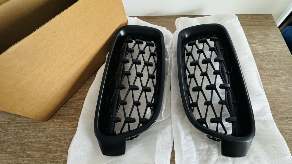 GRILA BMW F30, Negru mat
