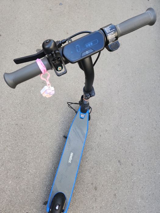 Trotinetă electrică copii Ninebot C2 Pro – ca nouă, 200 km, lumini RGB și limitare din aplicație / schimb