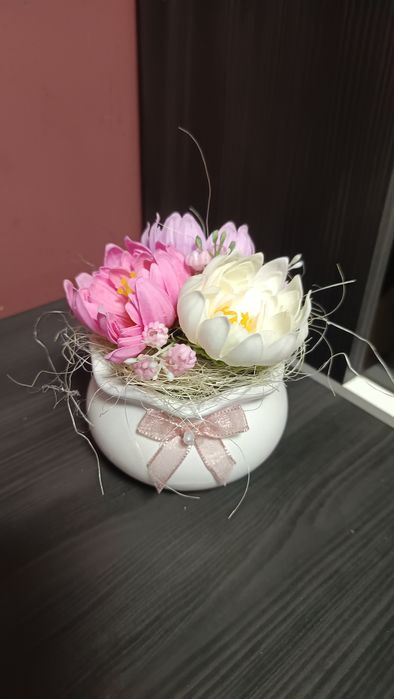 Кашпи със сапунени цветя