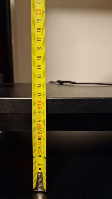 Продам компьютерный стол ikea Fredde