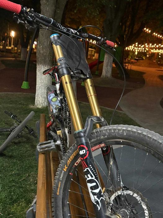 Bicicletă downhil saracen