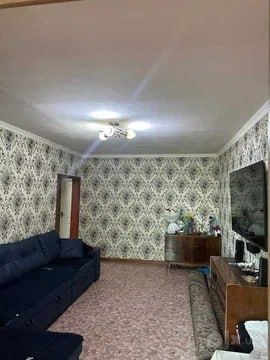 Продаётся Мирабад Саракулька 77 серия 2/4/4 ремонт средний с мебелью !