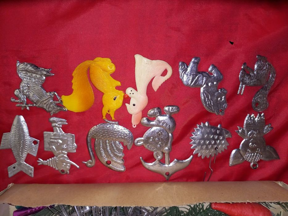 Продаю ёлочные украшения.