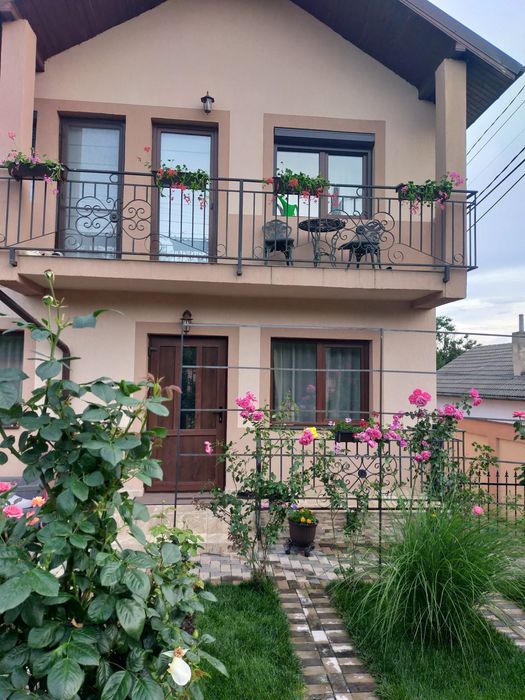 Proprietar Vând casă spațioasă în Lăpuș cu toate utilitățile