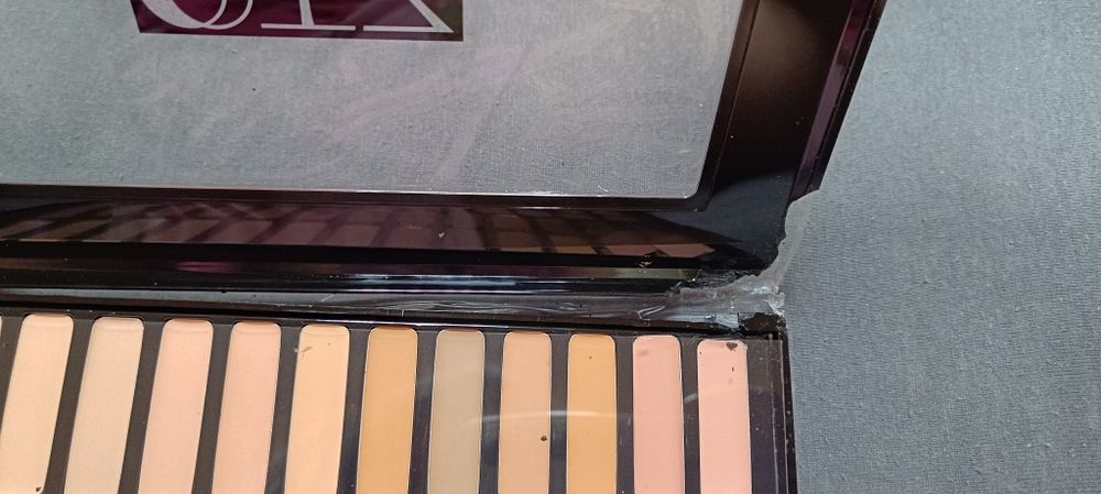 Палитра за контуриране на лице с 50 цвята