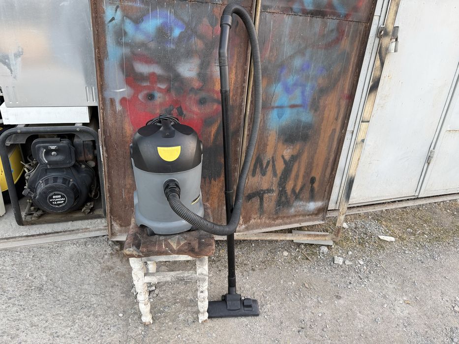 * Karcher T 14/1 Classic не большой очень удобный мощный пылесос