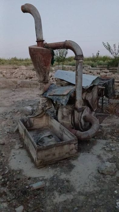 Drabilka Yem tegirmon sotiladi ishlab turibdi turli xildagi donlarni c