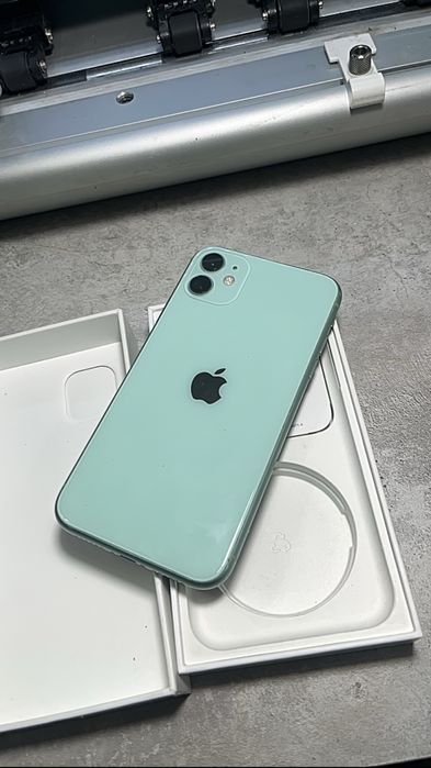 iPhone 11 128ГБ 75АКБ полный комплект