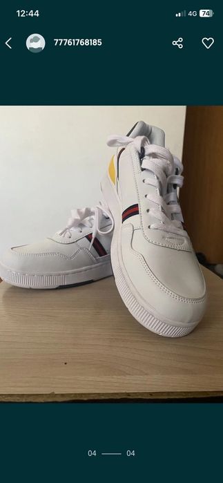 Срочно продам кроссовки лакоста