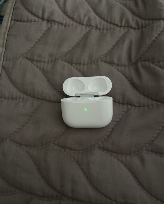Продам Airpods 3 case