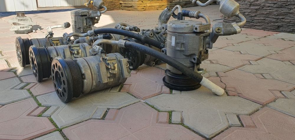 Компрессор кондиционера на Лексус RX300.