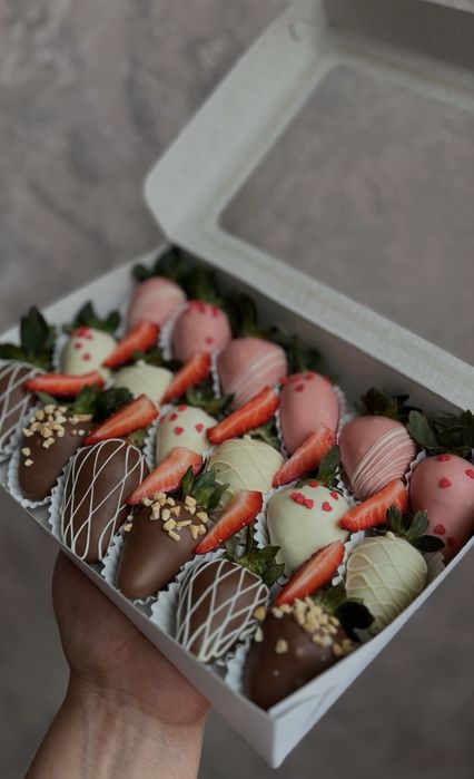 клубника в шоколаде букет