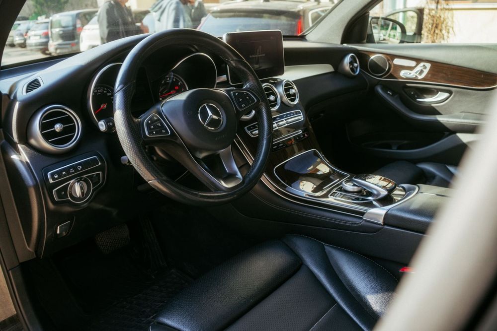 Mercedes GLC 300, AMG пакет