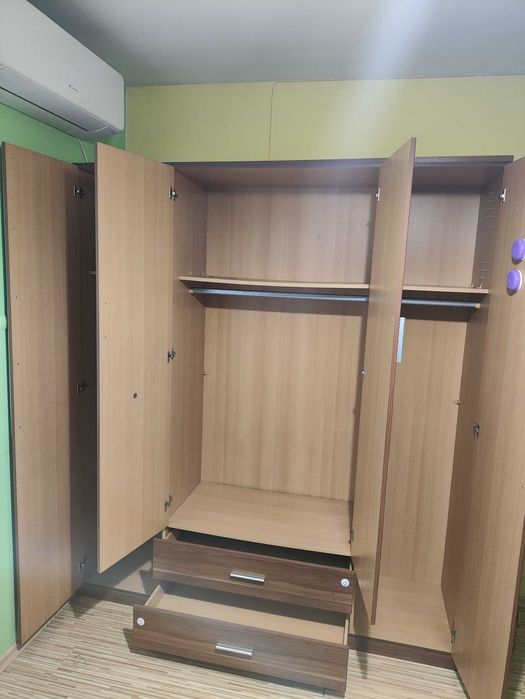 Четирикрилен гардероб ,спалня