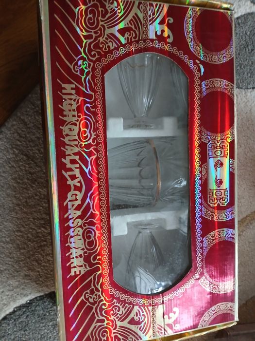 Set din sticla (6pahare si borcan)