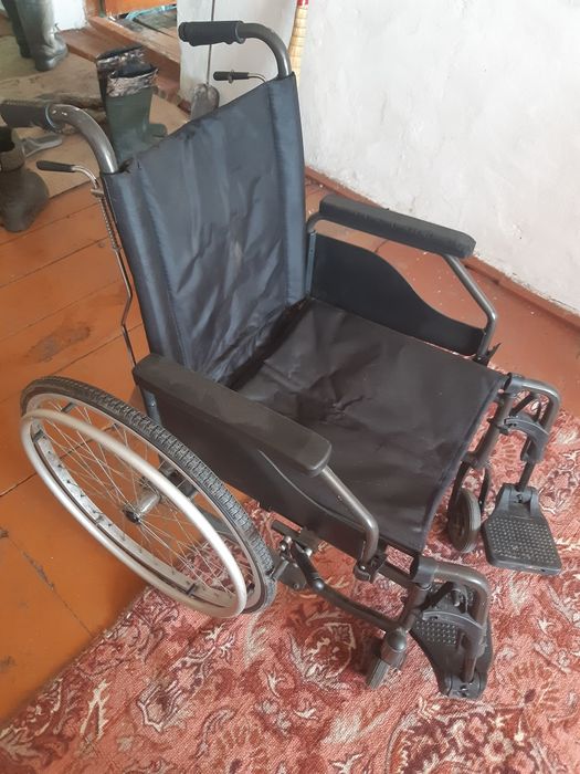 Продам инвалидную коляску