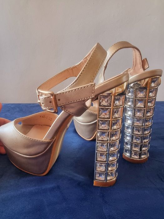 Sandale aurii cu pietre