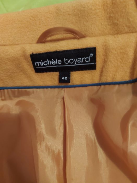 Palton damă marimea 42 culoare deosebită