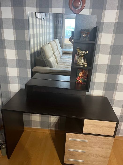 Продавам Тоалетка. Запазена