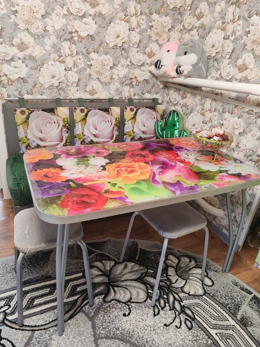 Продам стол. В отличном состоянии!