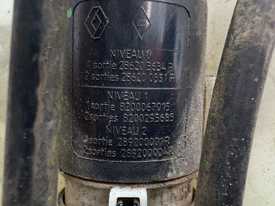 VAS LICHID PARBRIZ STROPGEL + POMPA RENAULT MEGANE III B95 1.6 DIESEL 2014 COD OEM 289108770R 289108335R 289101579R 286203634R 2008-2016