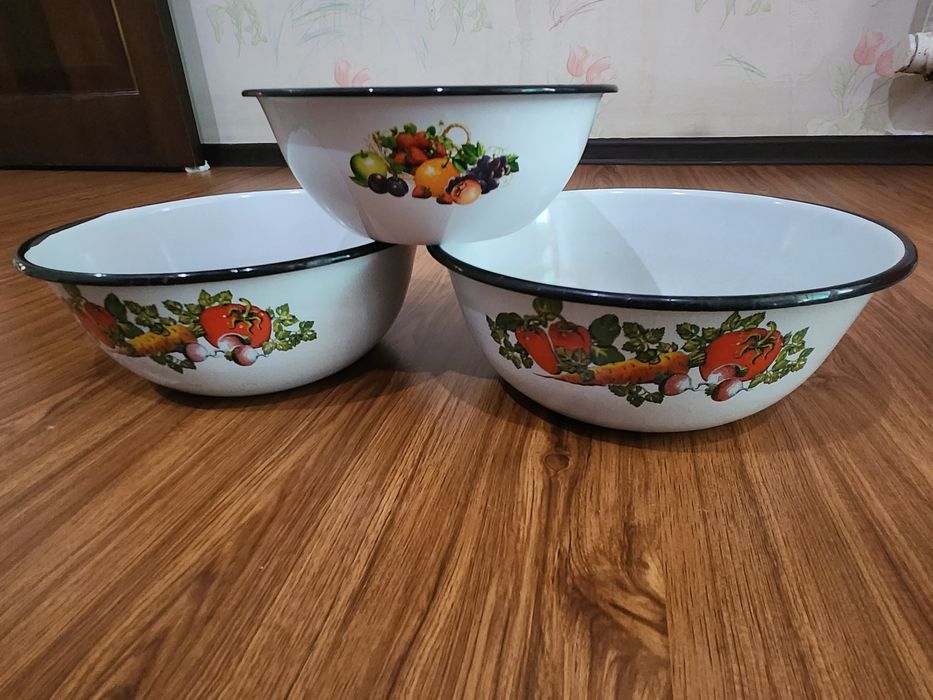 Продам эмалированые чашки