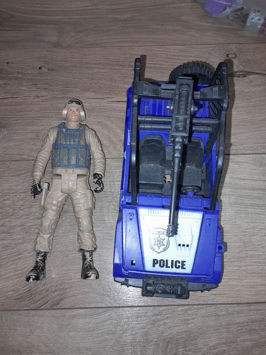 Полицейская машина робот трансформер