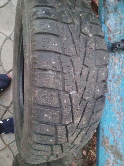 Продам зимние шипованные резины